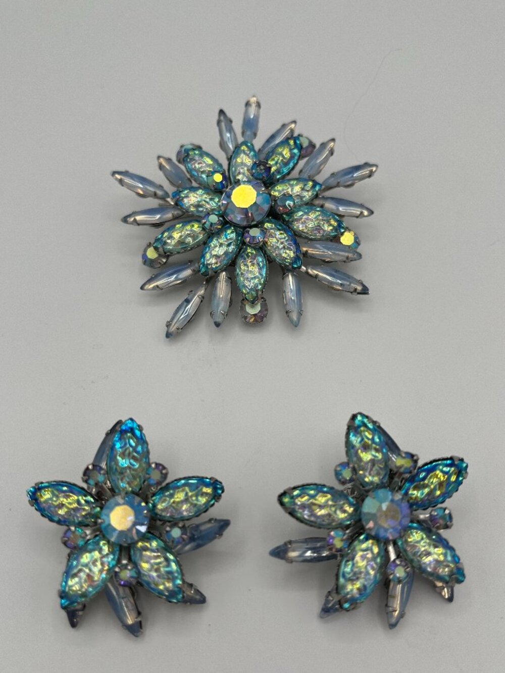 Mint Vintage MCM Starburst Brooch & Earrings Set - Aqua Aurora Borealis Crystals